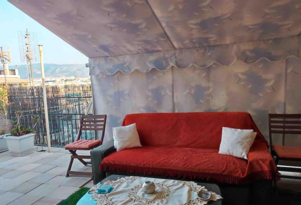 Spacious Private Rooftop Studio, Mountain And Sea View Atene Esterno foto